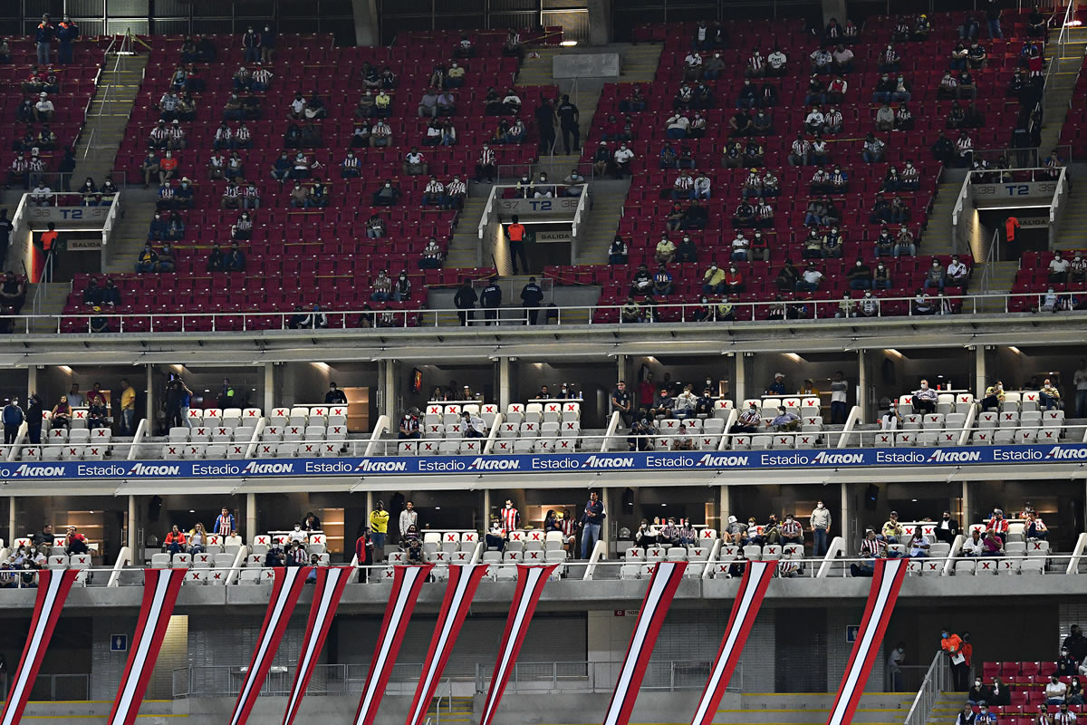 La sana distancia en las tribunas del Akron. (Foto: Imago7)