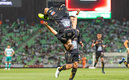 Fernando Navarro hizo un golazo ante Santos. (Foto: Mexsport)