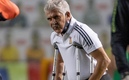 Ferretti necesitó de muletas en los últimos días antes de su operación. (Foto: Mexsport)