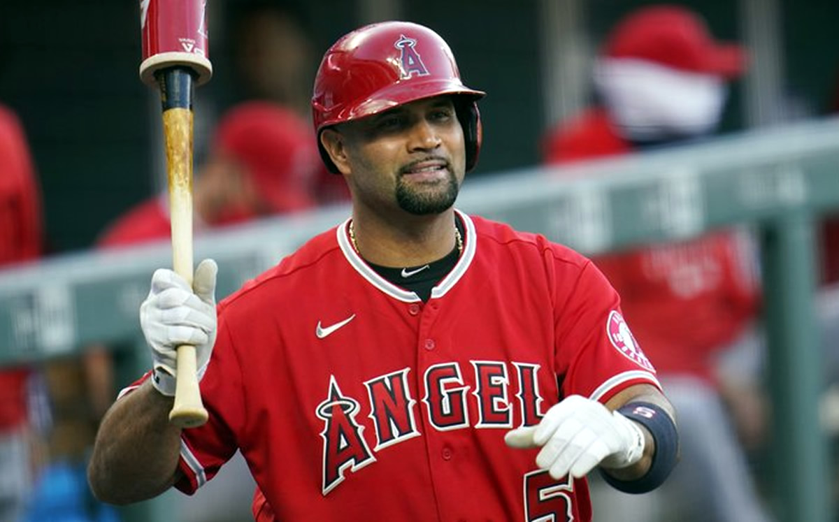 MLB. Albert Pujols en observación tras recibir pelotazo