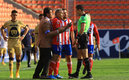 Rocco reclamó con dureza los goles anulados (Imago7)
