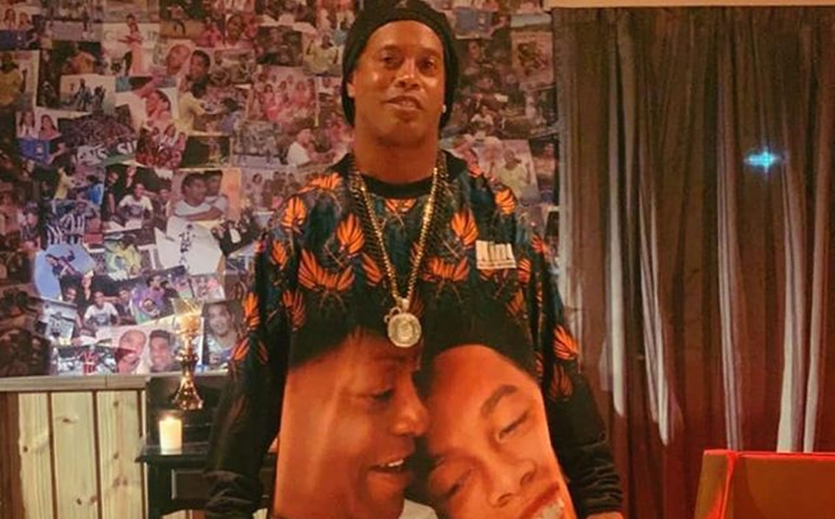 Ronaldinho grabó video dedicado a su madre.