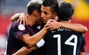 Los jugadores mexicanos felicitaron a Antuna por el gol. (Foto: Imago7)