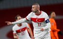 Burak Yilmaz fue la gran figura del partido en Turquía. FOTO: AFP.