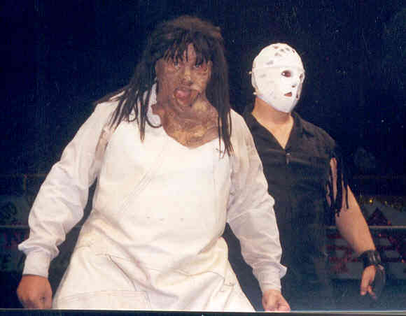 Leatherface y Jason: Más que luchadores parecía que iban a un Halloween