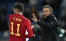 Luis Enrique dando indicaciones a sus pupilos ante Georgia. FOTO: AFP.