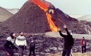Las personas estaban muy cerca del Volcán. (Foto: captura de pantalla)