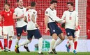 Harry Maguire festeja su tanto ante los polacos. FOTO: AFP.