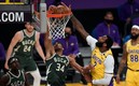 Drummond en su debut con los Lakers no fue como se esperaba. Foto: AFP