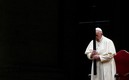 Jorge Mario Bergoglio durante la procesión de la Pasión de Cristo. Foto: AFP