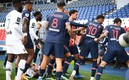 Neymar estuvo que ser calmado por sus compañeros. FOTO: AFP.