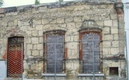 La casa de Aramberri tuvo que ser enrejada porque los curiosos entraban sin permiso. (Foto: Turismo de NL)
