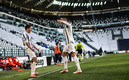 Cristiano festeja su primer gol con Chiesa. (FOTO: AFP)