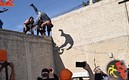 El momento en que Venon lanza a Drako de una azotea. FOTO: Aliluchas.