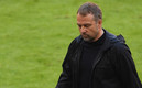 Hansi Flick lamenta que el Bayern Munich haya dejado escapar el triunfo. (FOTO: AFP)