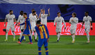 Real Madrid ganó al Barcelona con goles de Benzema y Kroos. (AFP)