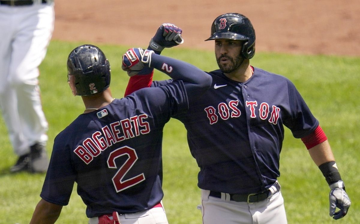 J.D. Martínez estuvo cerca de empatar su propio récord de cuatro jonrones. (Foto: AP)