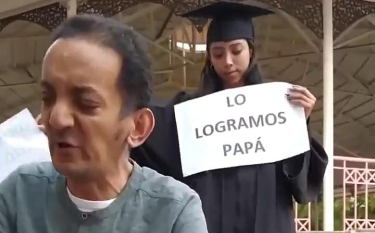 En el video ella también le bolea los zapatos. Foto: captura