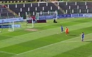 El gol fue desde tres cuartos de cancha, de cabeza. (Foto: captura de Twitter)