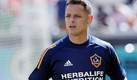 Chicharito solamente metió dos goles con el Galaxy en su primera temporada. (AP)