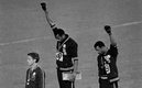 Tommie Smith y John Carlos, en su protesta en los Juegos Olímpicos de México 68. Foto: AP