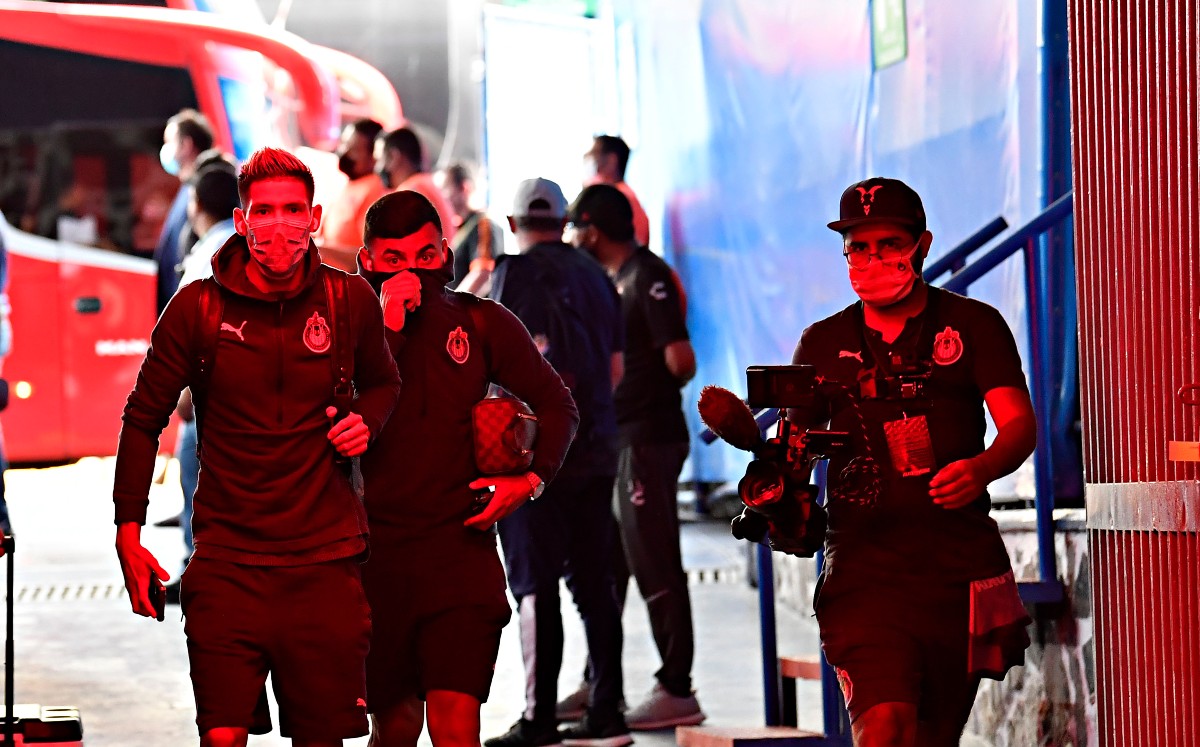 El cuadro rojiblanco a su llegada al Estadio Jalisco. FOTO: Imago7.
