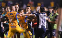 Jugadores de Tigres y Rayados se calentaron (Imago7)