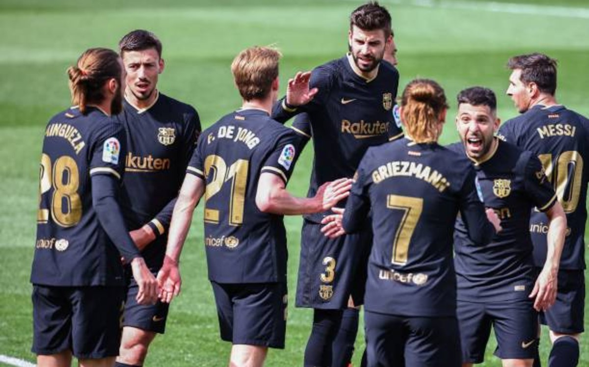 El conjunto catalán igualó al Real Madrid en 71 puntos pero sigue tercero por diferencia de goles. Foto: AFP