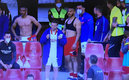 Los jugadores ya se habían quitado los zapatos, camisetas y espinilleras (Captura)