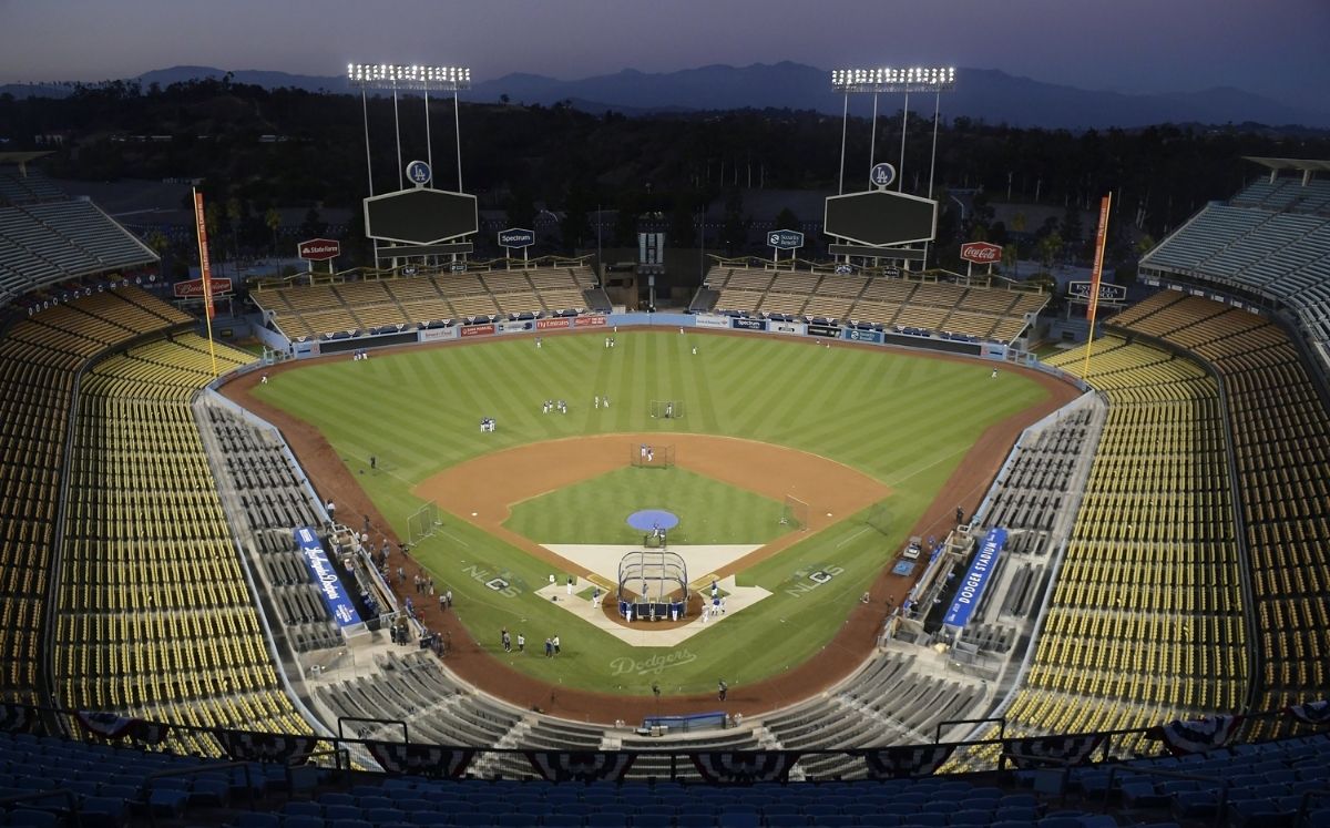La pelea se dio en las salidas del Dodger Stadium. (Foto: AP)