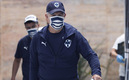 Vasco Aguirre sabe que su equipo debe salir del bache de tres derrotas. (Foto: Rayados)
