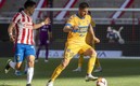 Gignac tuvo la más clara del partido pero no pudo. Ambos equipos estarán en la Repesca. Foto: Mexsport