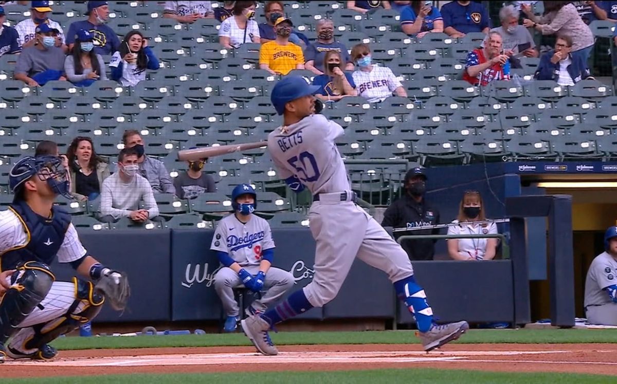 Mookie Betts pegó su tercer jonrón de la temporada con los Dodgers (MLB.com)