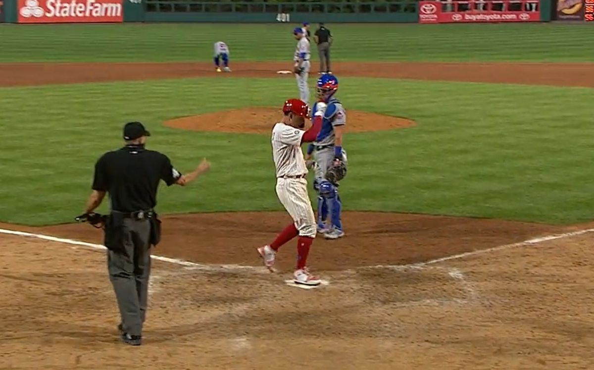 La jugada fue marcada como home run antes de ser revisada y revocada. (Captura de pantalla)