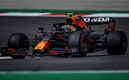 El piloto mexicano tuvo una carrera más de sacrificio en beneficio del equipo de Red Bull. Foto: AFP
