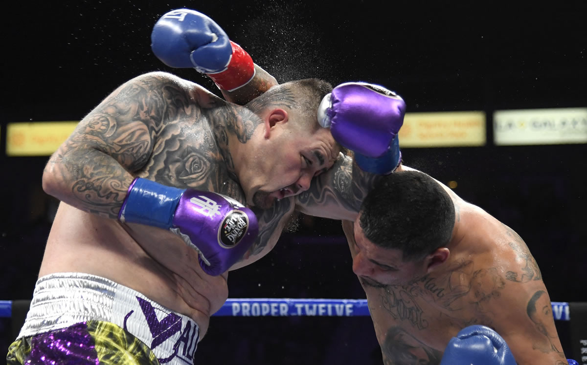Andy Ruiz sudó para vencer a Chris Arreola. (Foto: AFP)
