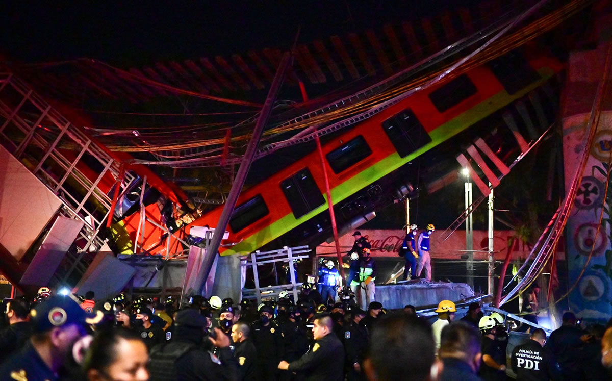 Así quedaron los vagones que cayeron (AFP)