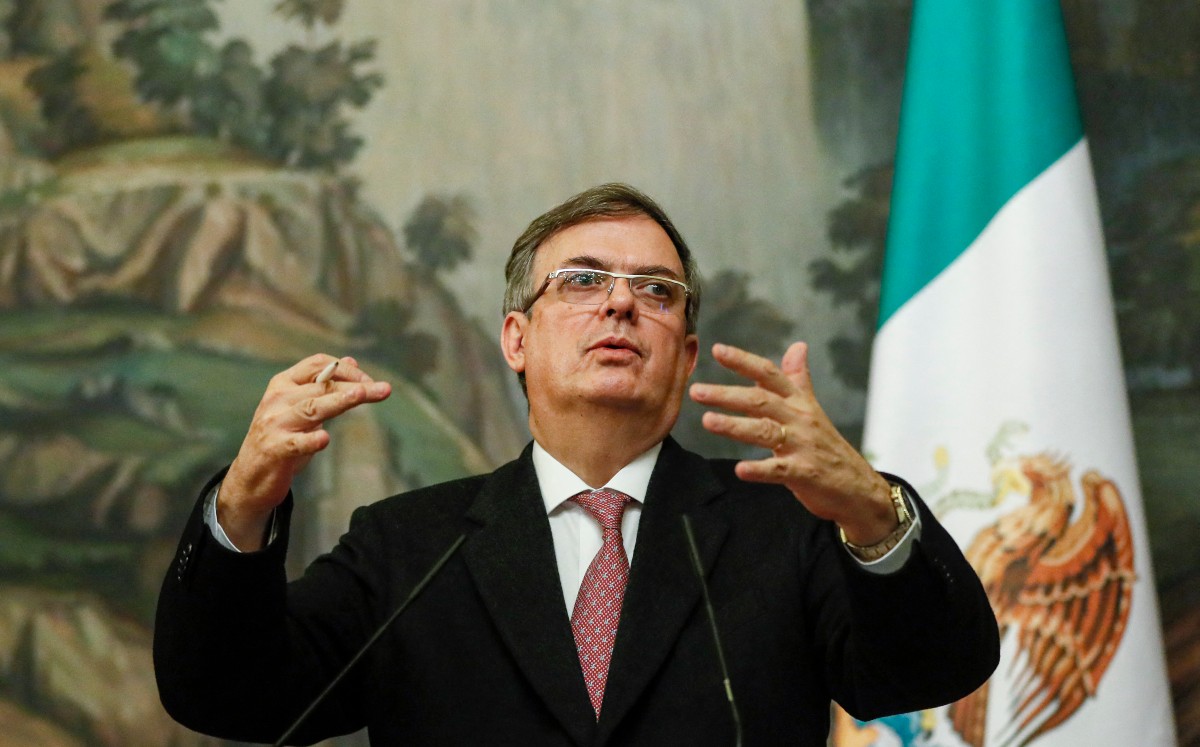Marcelo Ebrard era jefe de gobierno de la CMDX cuando se construyó la línea 12 del metro. FOTO: AFP.