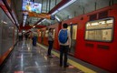 Los trabajadores advierten del mal estadio de algunas líneas del metro. FOTO: AFP.