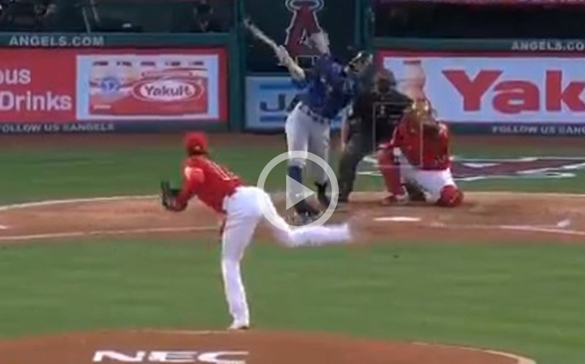 ¡ESPECTACULAR! Shohei Ohtani atrapa línea directo a él [VIDEO]
