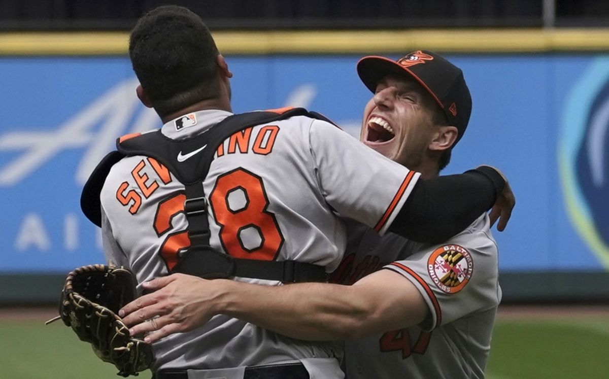 John Means es el primer lanzador de Orioles desde 2012 que pasa la séptima entrada sin recibir hits. (AP)