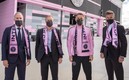 El dueño del Inter Miami y Phil Neville durante la presentación del nuevo DT del equipo de la MLS. Foto: Inter Miami