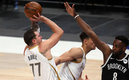 Los Nets se vieron superados por la labor de equipo de los Mavericks (AFP)