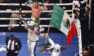 Eddy Reynoso salió emocionado y orgulloso por un nuevo triunfo del Canelo (FOTO: AFP)