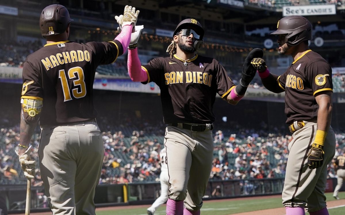 Fernando Tatis Jr. se acerca al liderato de home runs con su 9° de la temporada. (AP)