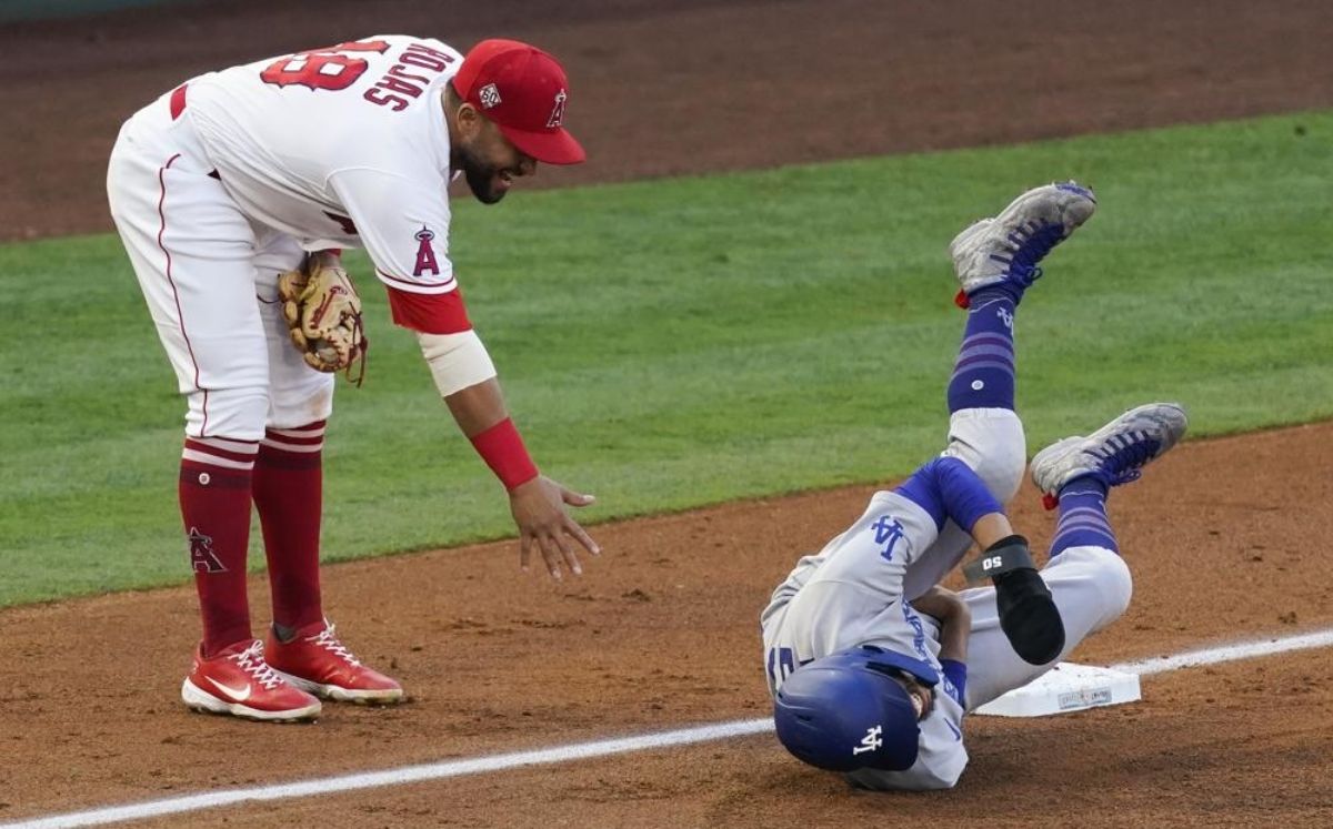 Mookie Betts no tuvo problema para seguir en el juego. (AP)