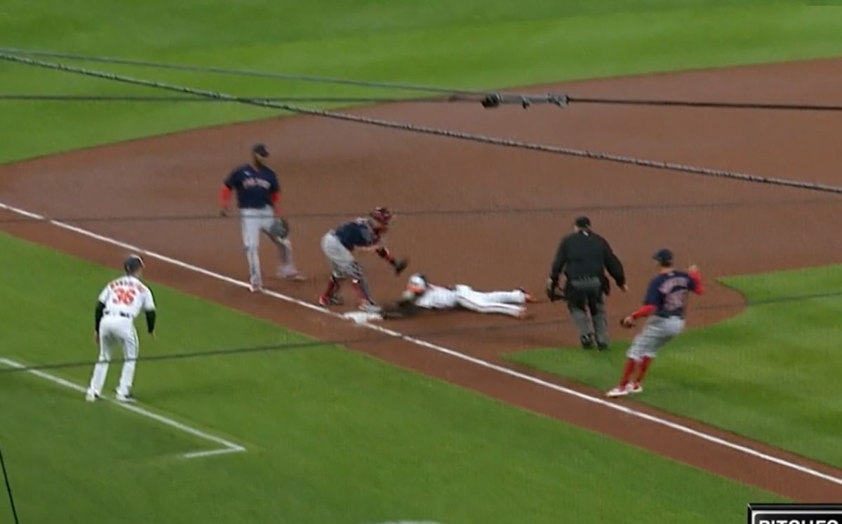 En casi 10 segundos, Cedric Mullins madrugó a la defensiva de los Red Sox. (Captura de pantalla)