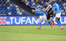 Hirving Lozano se lució al convertir el tercer tanto del Napoli ante el Udinese. FOTO: @sscnapoliES