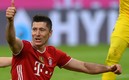 Robert Lewandowski no pudo terminar el entrenamiento este jueves. FOTO: AFP.