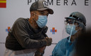 D'Alessandro fue vacunado en el Estadio Centenario. (FOTO: AFP)